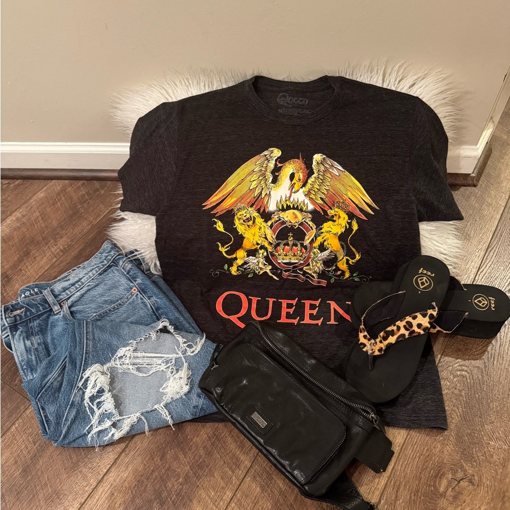 Queen Tee Shirt - Picture 2 of 2
